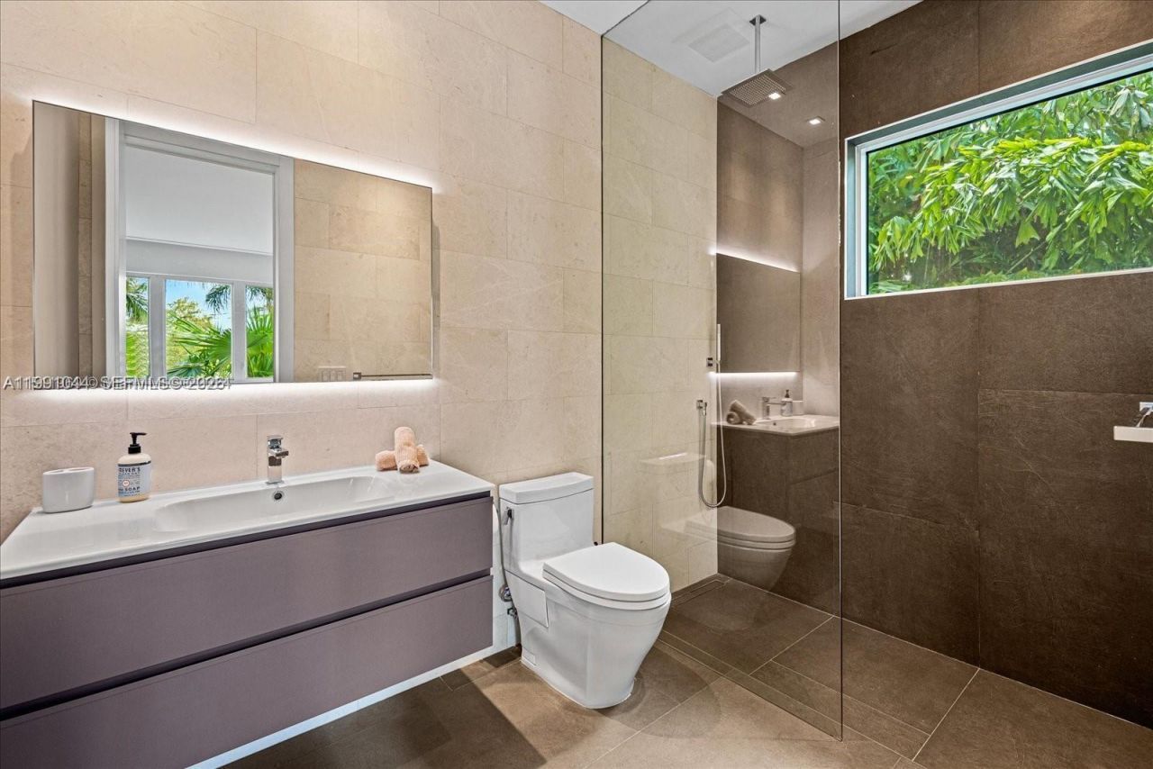 3465 N Meridian Ave , Miami Beach, FL 33140 Photo