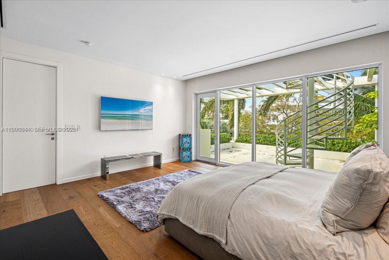 3465 N Meridian Ave , Miami Beach, FL 33140 Photo