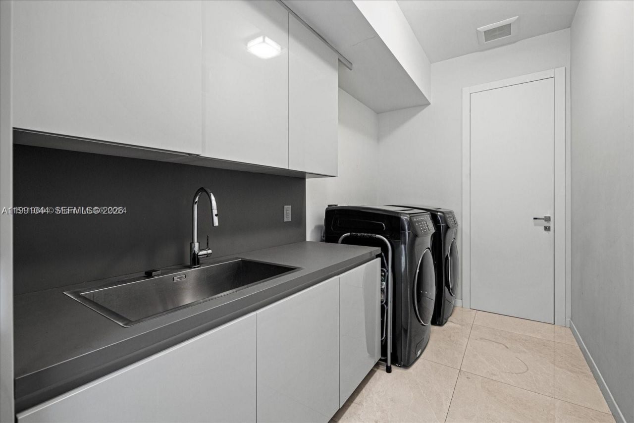 3465 N Meridian Ave , Miami Beach, FL 33140 Photo