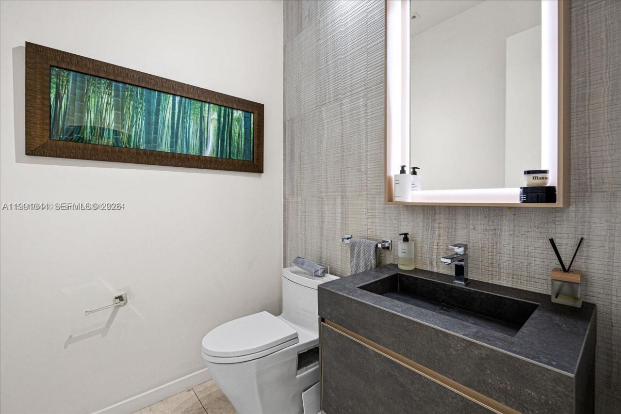 3465 N Meridian Ave , Miami Beach, FL 33140 Photo