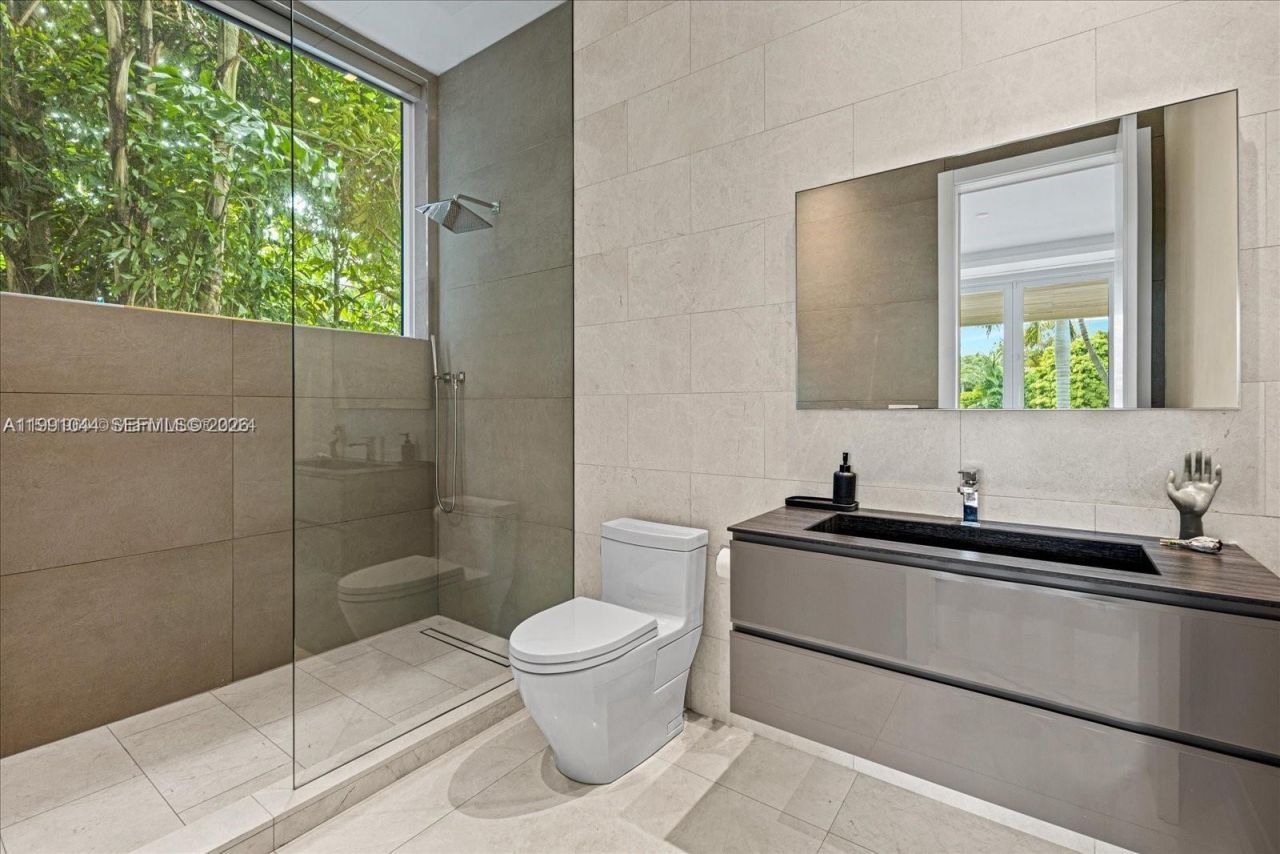 3465 N Meridian Ave , Miami Beach, FL 33140 Photo