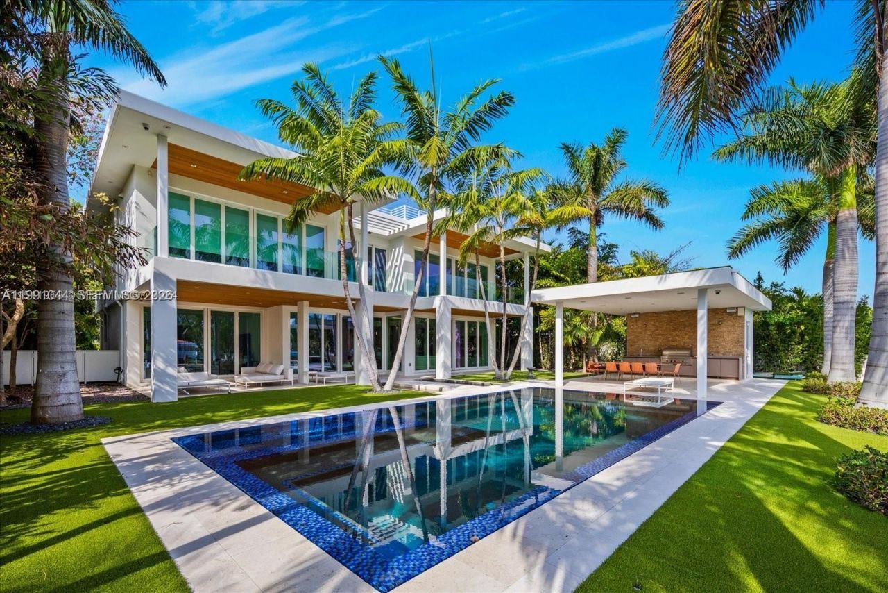 3465 N Meridian Ave , Miami Beach, FL 33140 Photo