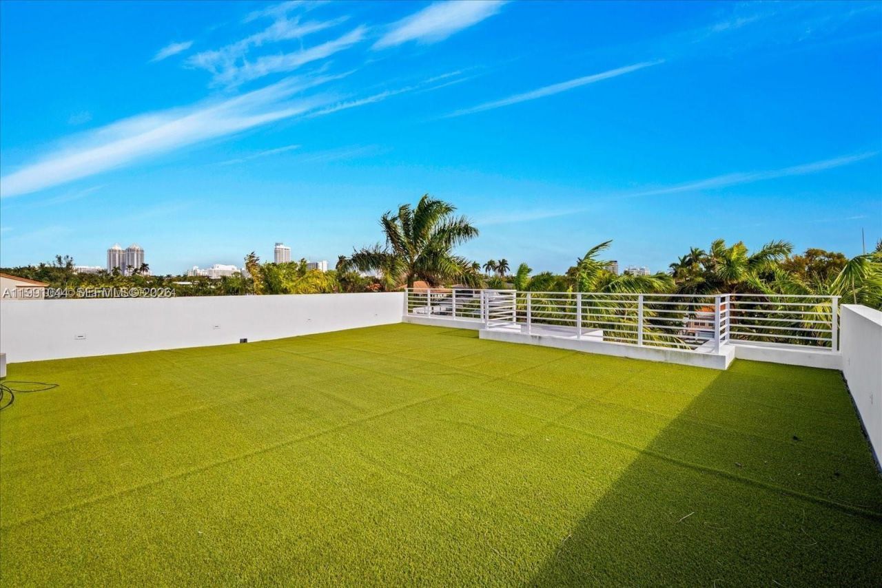 3465 N Meridian Ave , Miami Beach, FL 33140 Photo