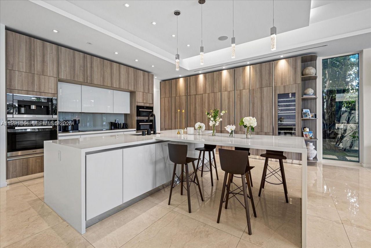 3465 N Meridian Ave , Miami Beach, FL 33140 Photo