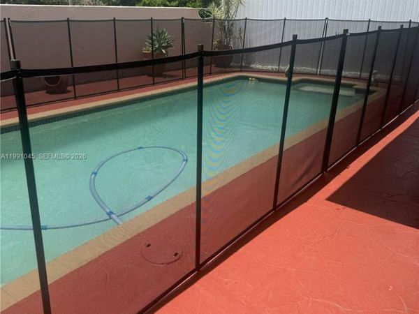 15318 SW 41st Ter , Miami, FL 33185