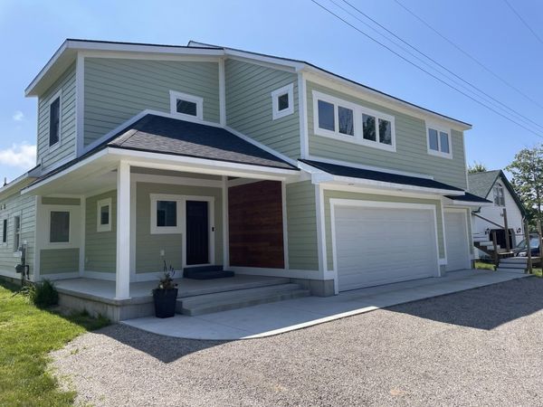 8579 Bayview Road, Onekama, MI 49675