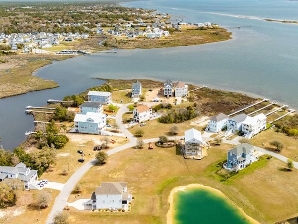 646 Cannonsgate Drive, Newport, NC 28570