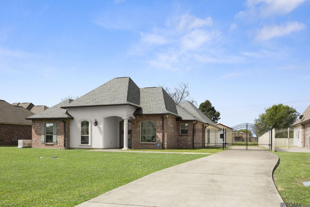 523 Gisele St, New Roads, LA 70760 Main Photo