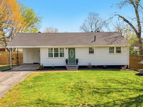 1012 N Charlotte St , Dickson, TN 37055