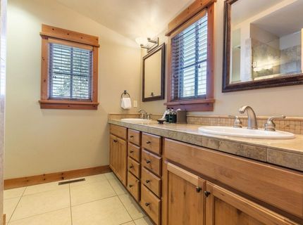 12193 Lookout Loop, Truckee, CA 96161 Photo