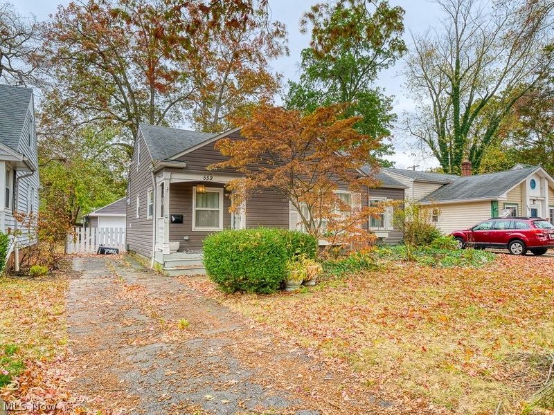 559 Kenilworth Road, Bay Village, OH 44140 Photo 1