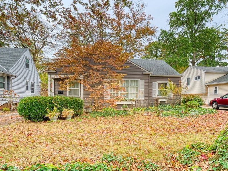 559 Kenilworth Road, Bay Village, OH 44140 Photo 2