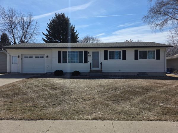 2713 4th Avenue S, Moorhead, MN 56560