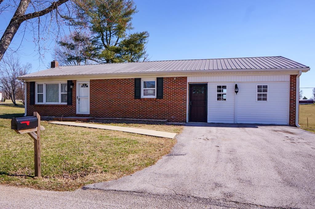 9 Templeton St, Spencer, TN 38585 Main Photo