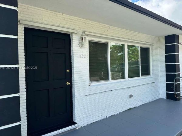 2458 Plunkett St, Hollywood, FL 33020