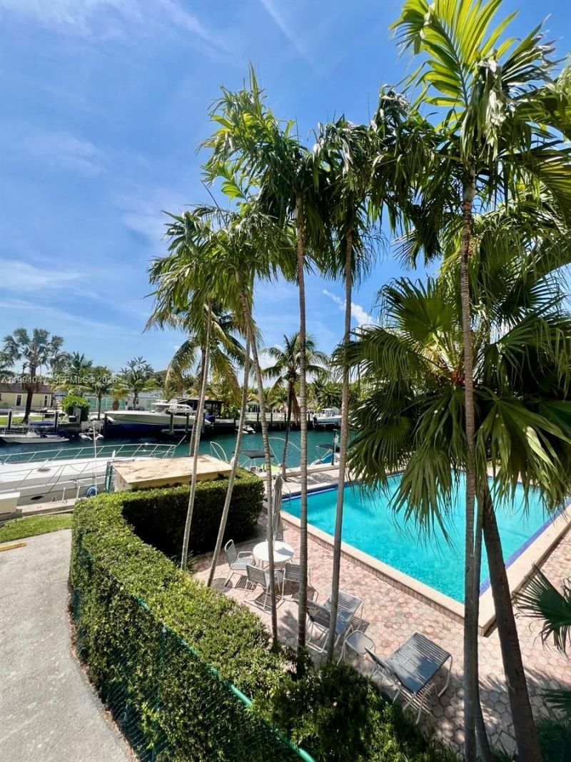 2350 NE 135th St , Unit 208, North Miami, FL 33181 Photo