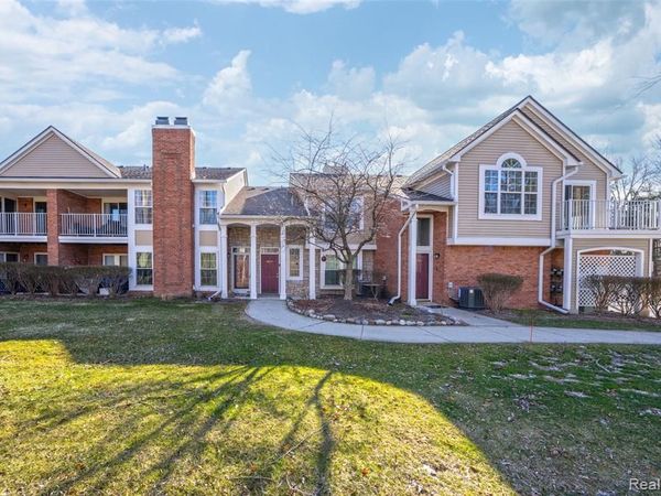 56075 Chesapeake Circle, Shelby Twp, MI 48316