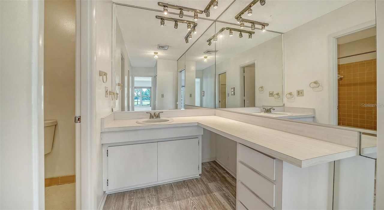 7880 Palm Aire Lane , Unit 203, Sarasota, FL 34243 Photo