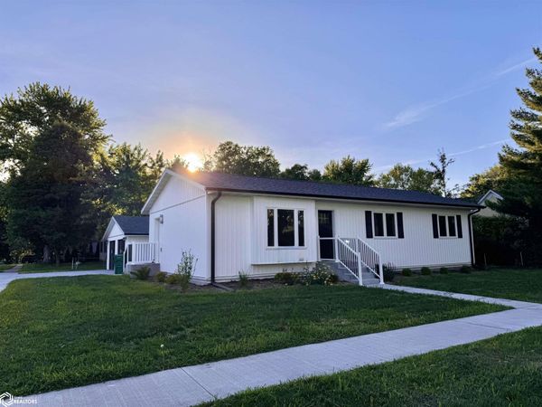 504 S 6Th Street, Fairfield, IA 52556