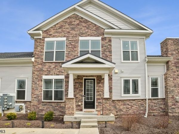 25 Stone Ct, Morris, NJ 07960