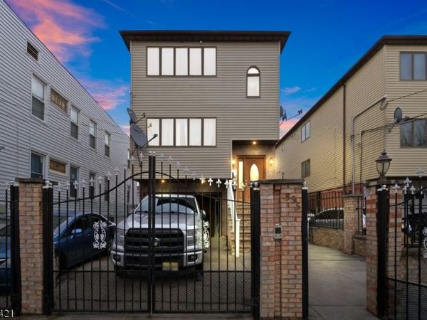 595 N 5th St, Newark, NJ 07107