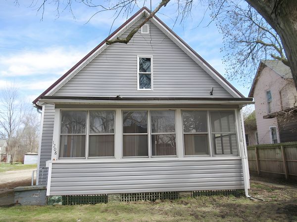 1208 Marshall Avenue, Paris, IL 61944