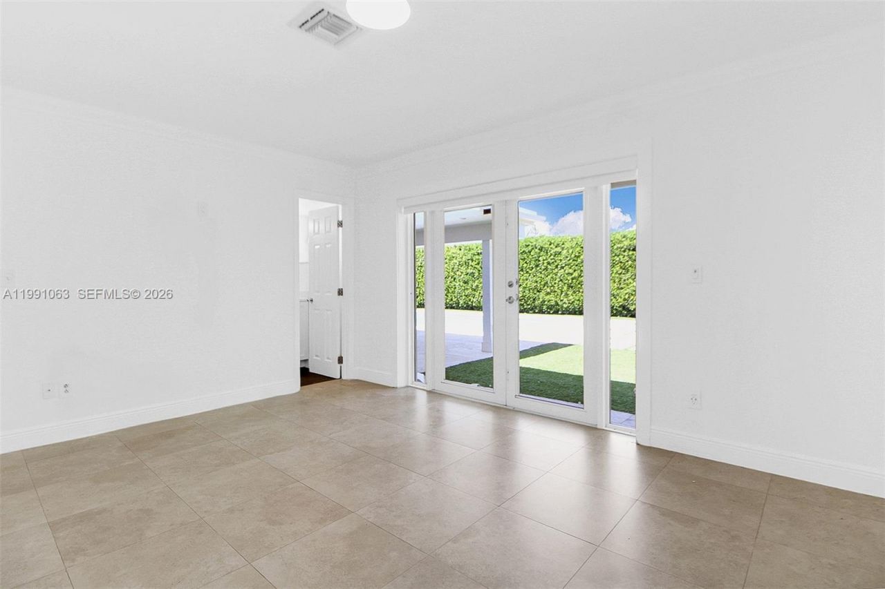 8975 SW 83rd St, Miami, FL 33173 Photo