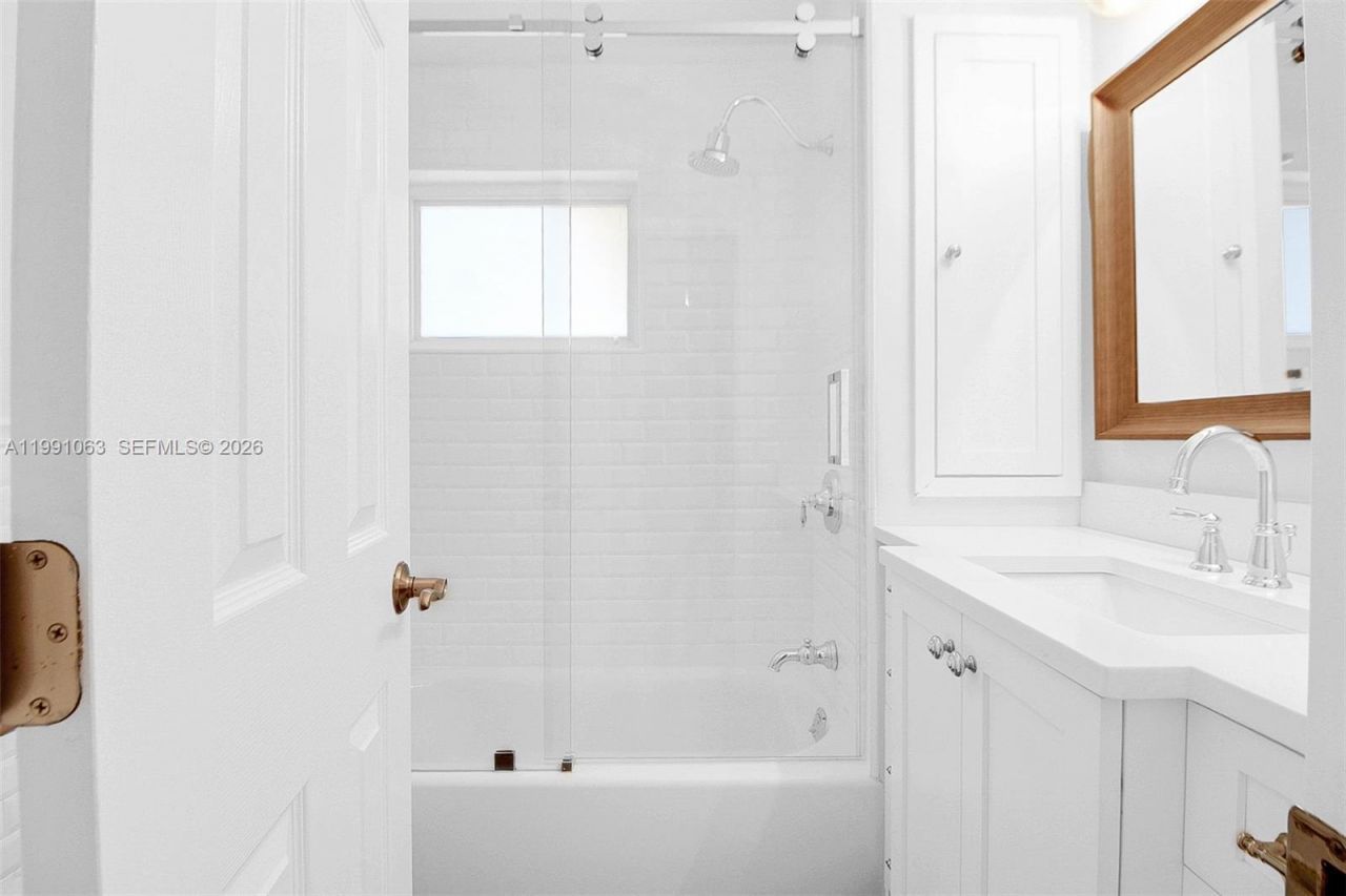 8975 SW 83rd St, Miami, FL 33173 Photo