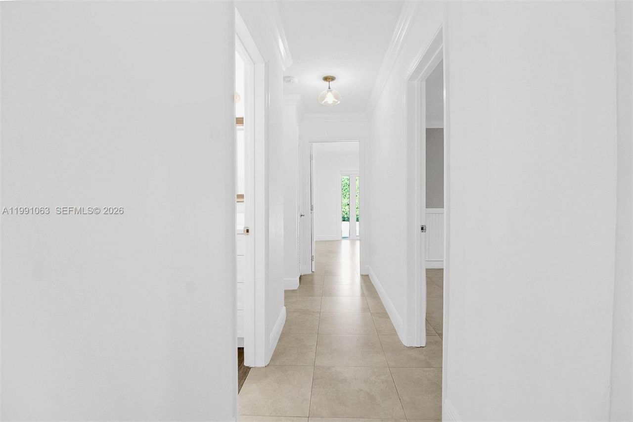 8975 SW 83rd St, Miami, FL 33173 Photo