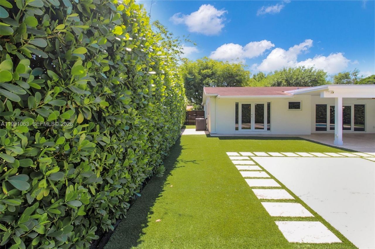 8975 SW 83rd St, Miami, FL 33173 Photo