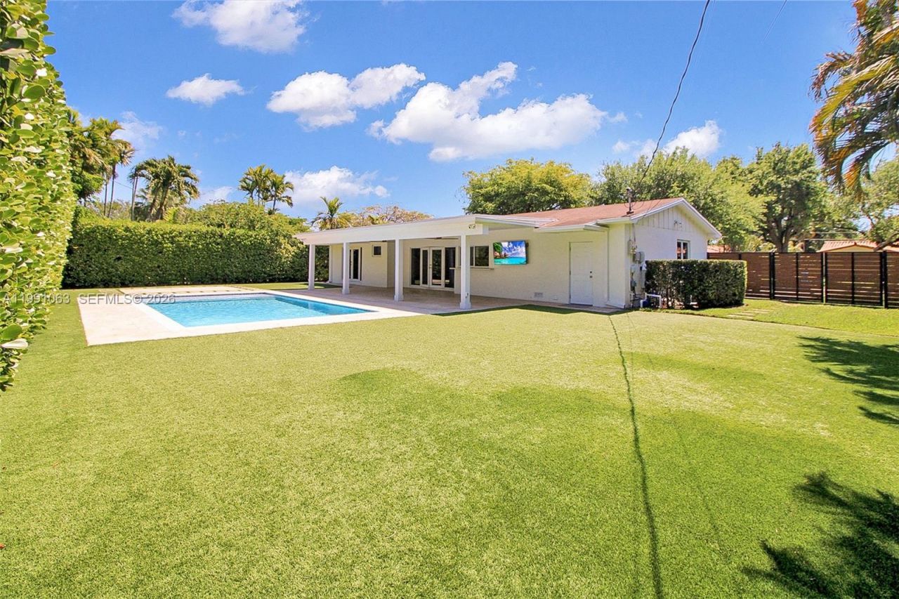 8975 SW 83rd St, Miami, FL 33173 Photo