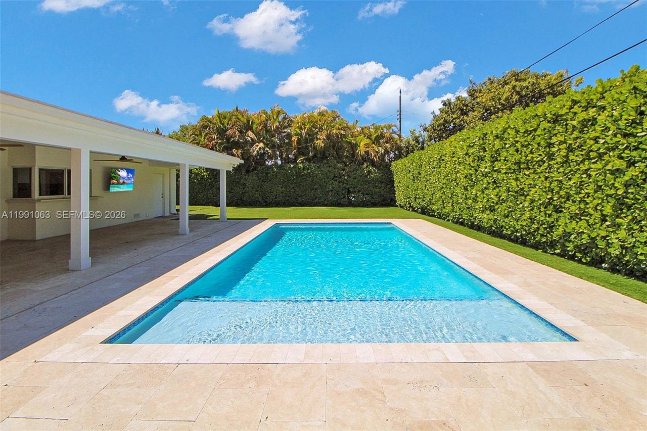 8975 SW 83rd St, Miami, FL 33173 Photo