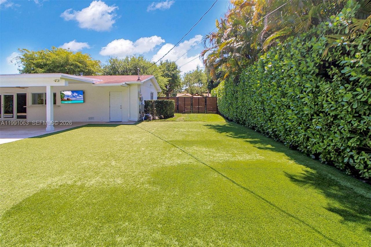 8975 SW 83rd St, Miami, FL 33173 Photo