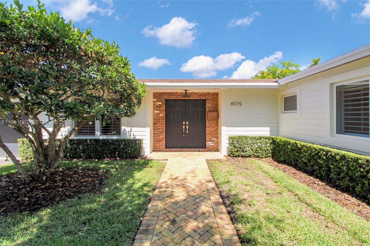 8975 SW 83rd St, Miami, FL 33173 Photo