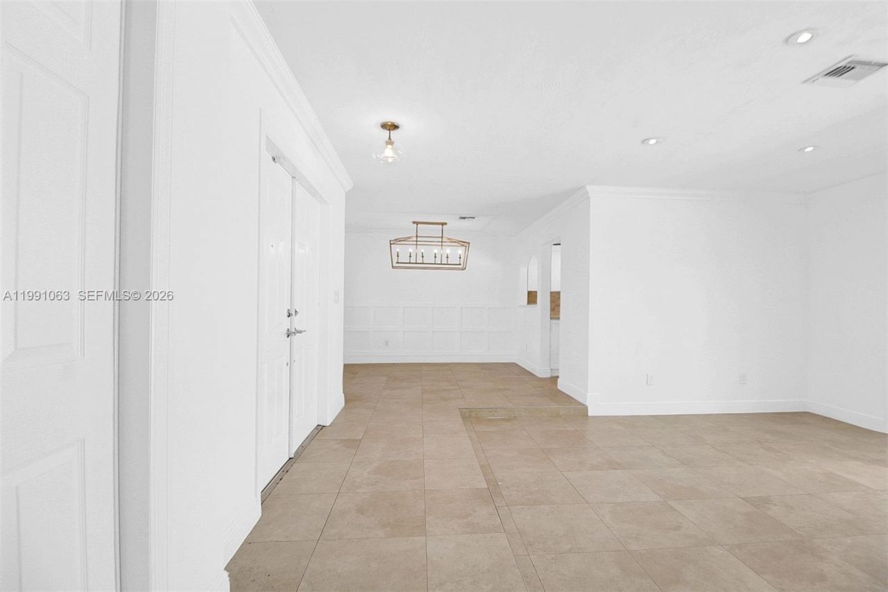 8975 SW 83rd St, Miami, FL 33173 Photo