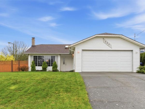 702 Forsyth Ave , Parksville, BC V9P 1E7