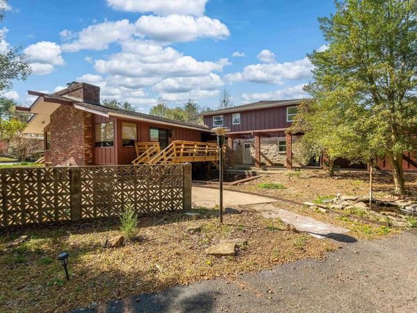 2611 W Striegel Road, Carbondale, IL 62901