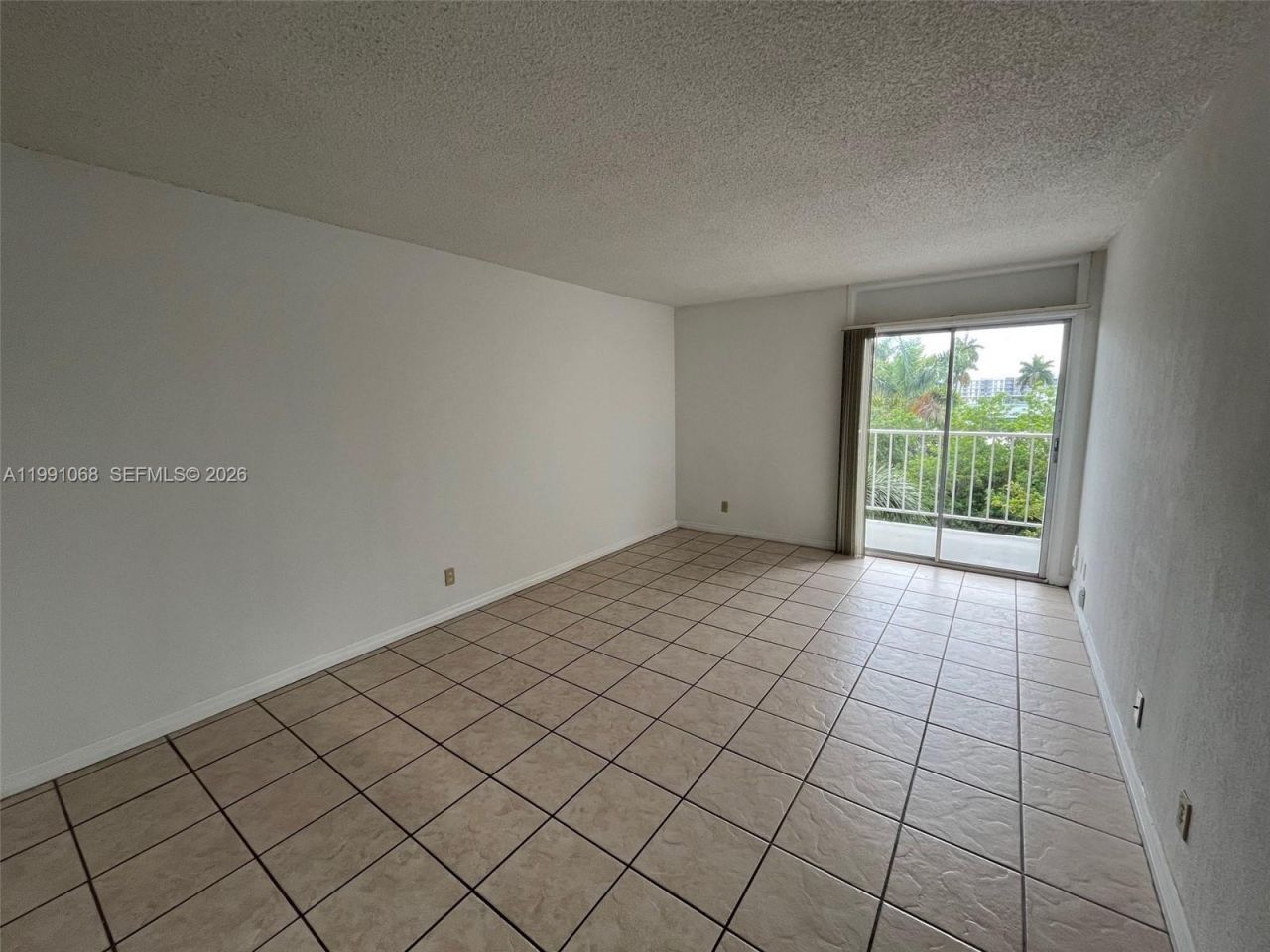4550 NW 9th St, Unit 414E, Miami, FL 33126 Photo