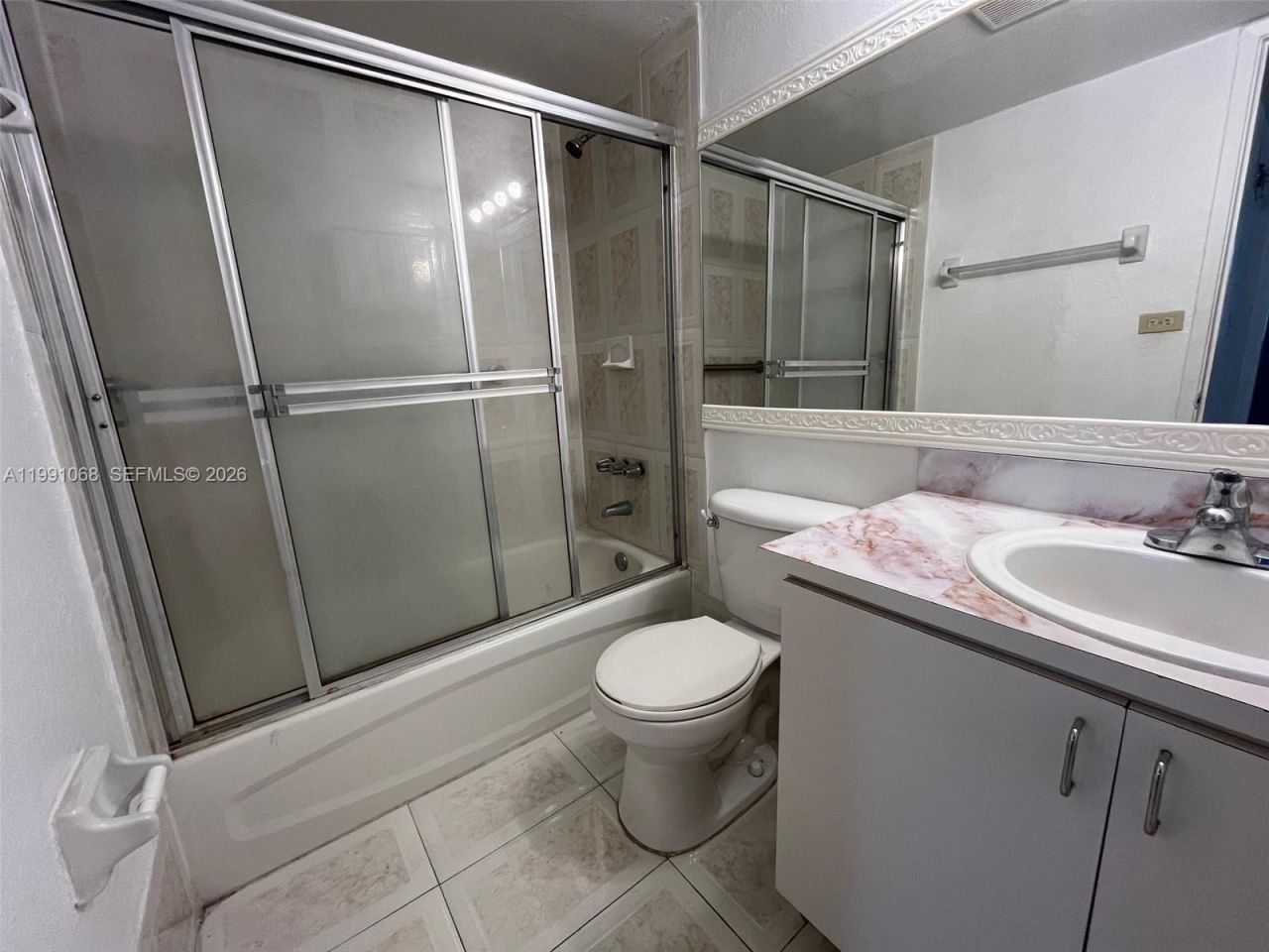 4550 NW 9th St, Unit 414E, Miami, FL 33126 Photo