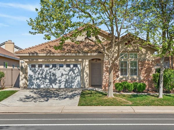 9795 W Taron Dr, Elk Grove, CA 95757