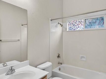 9795 W Taron Dr, Elk Grove, CA 95757 Photo