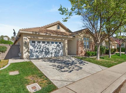 9795 W Taron Dr, Elk Grove, CA 95757 Photo