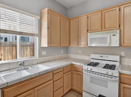 9795 W Taron Dr, Elk Grove, CA 95757 Photo