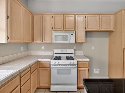 9795 W Taron Dr, Elk Grove, CA 95757 Photo