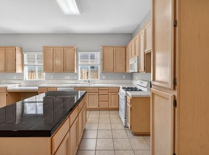 9795 W Taron Dr, Elk Grove, CA 95757 Photo