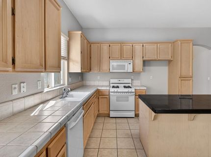 9795 W Taron Dr, Elk Grove, CA 95757 Photo