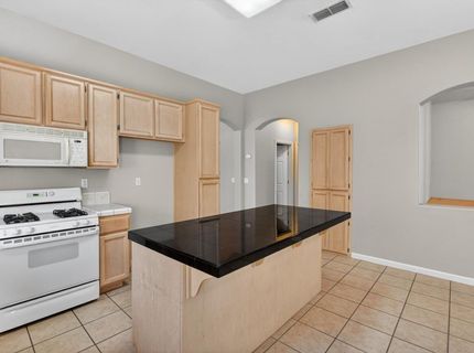 9795 W Taron Dr, Elk Grove, CA 95757 Photo