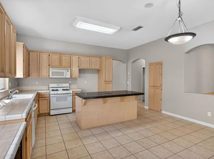 9795 W Taron Dr, Elk Grove, CA 95757 Photo