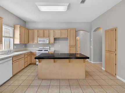 9795 W Taron Dr, Elk Grove, CA 95757 Photo