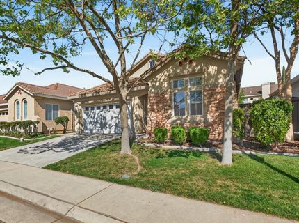 9795 W Taron Dr, Elk Grove, CA 95757 Photo